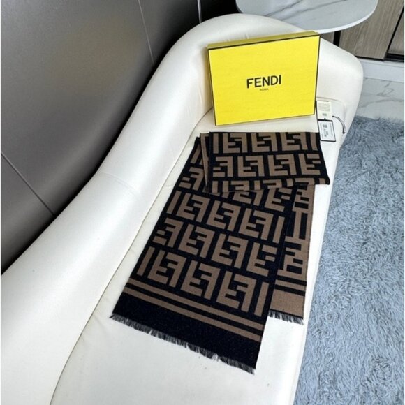 Fendi scarf - Picture 4 of 6